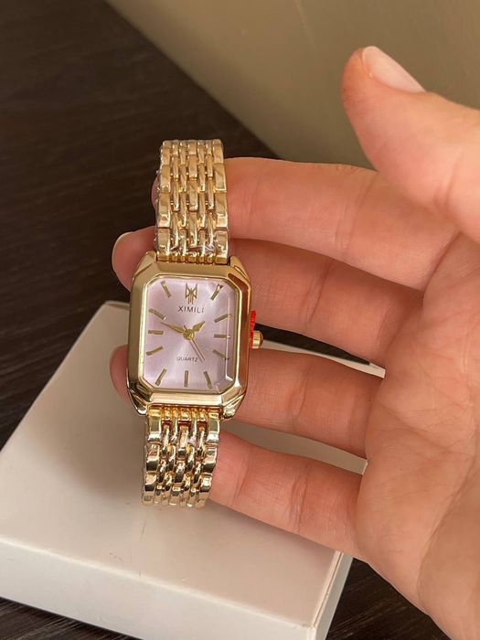 Стилни дамски часовник.Чисто нов.