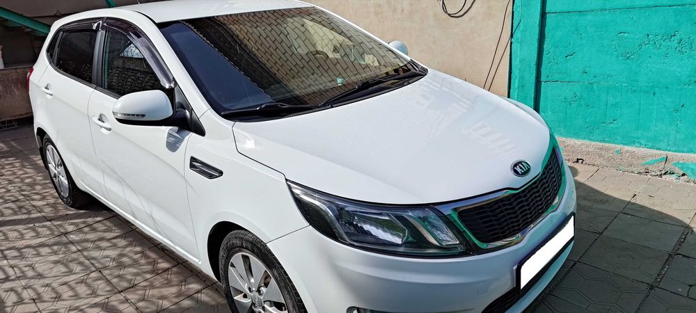 Продам Kia Rio хэтчбек 2014г