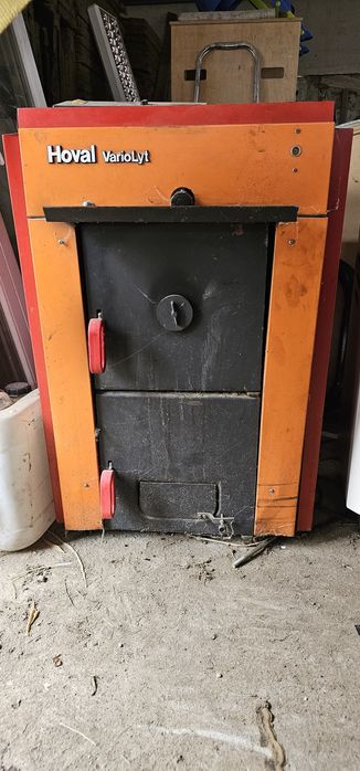 Vând centrală pe lemn și motorină.