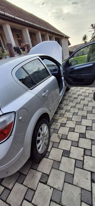 Dezmembrez opel astra 1,6 benzină. Toate piesele disponibile.