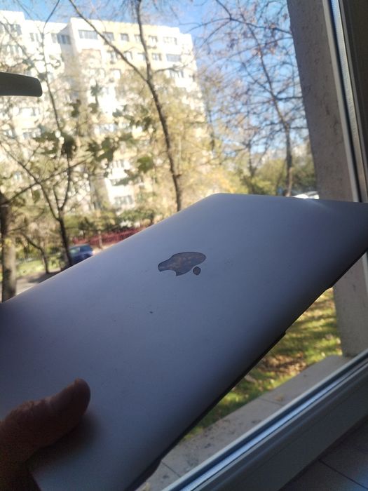 MacBook Air 13” Early 2014  i5  4GB RAM  Intel HD 5000