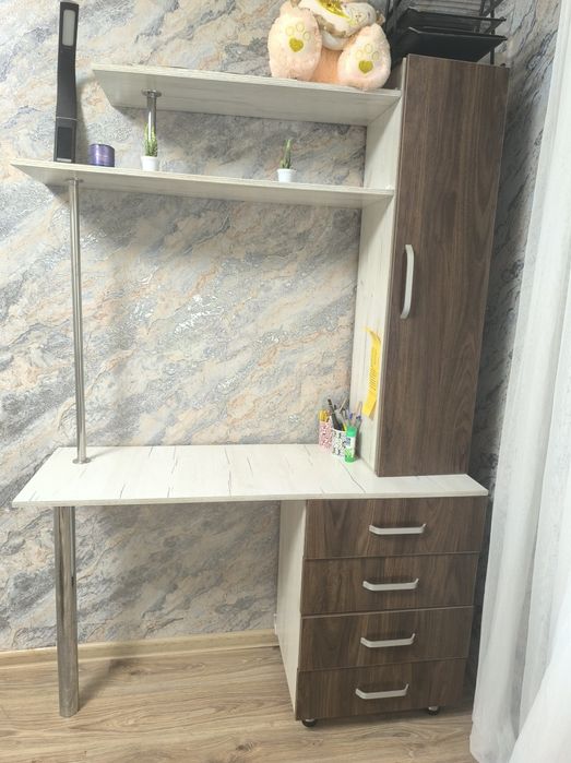 Продаётся письменный стол