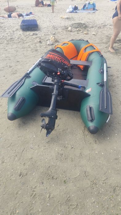 Barca pneumatica si 2 motoare