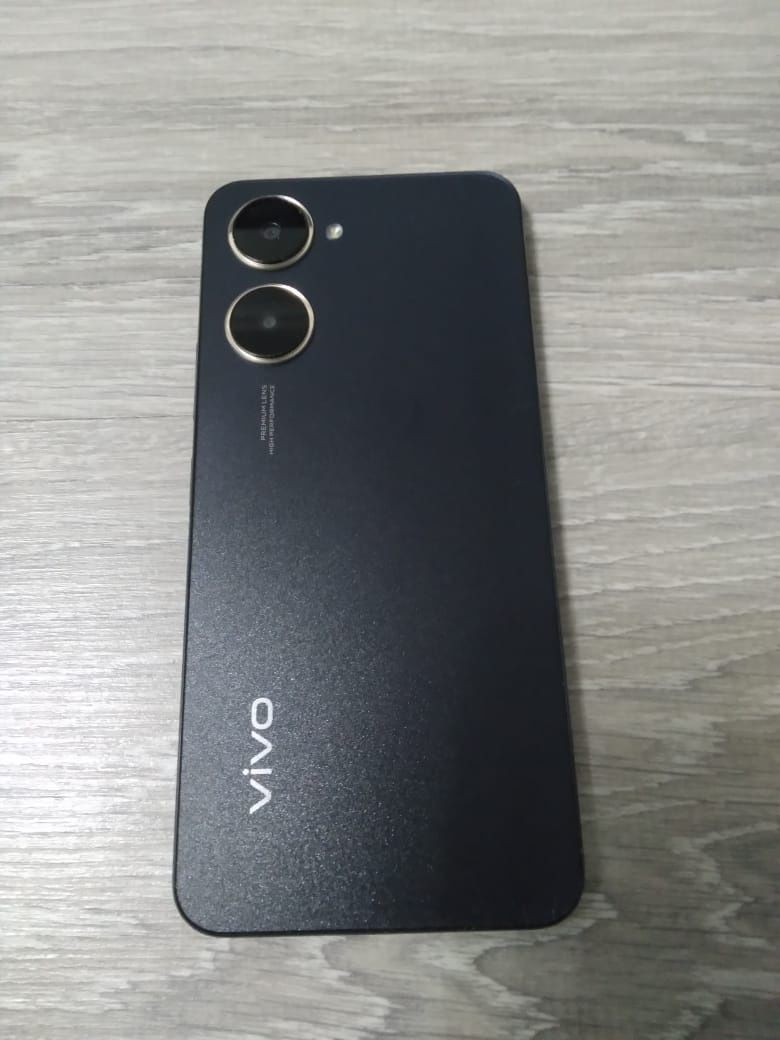 Продам смартфон vivo Y03