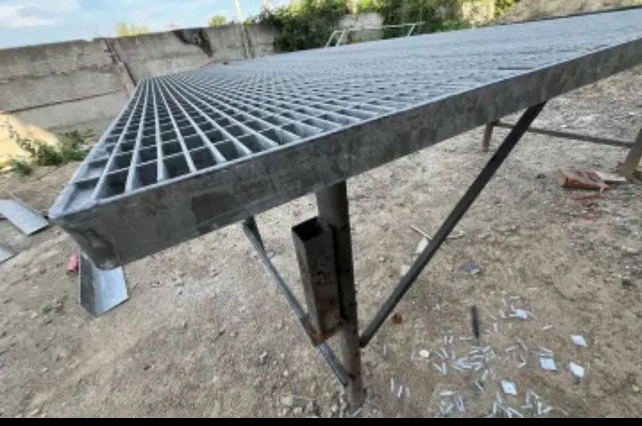 Vând grătare zincată orice dimensiuni și trepte pentru scări