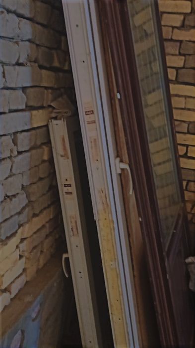 Oq va jigar akfa eshiklari