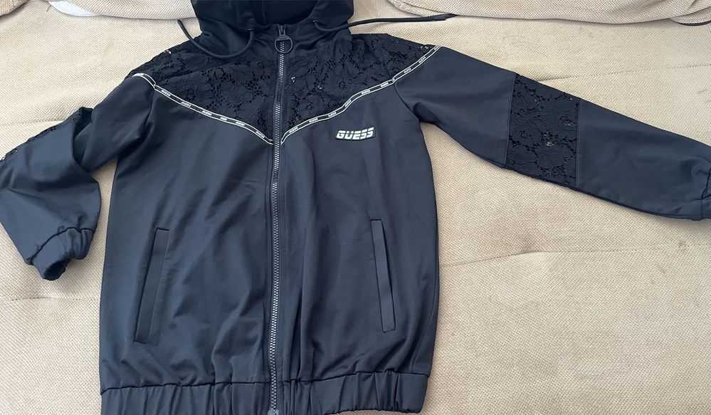 Суичър с дантела GUESS