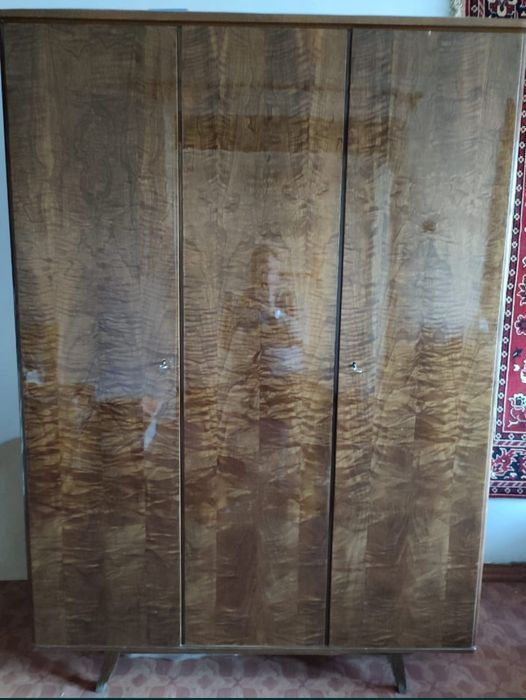 Продам полированный шкаф бу