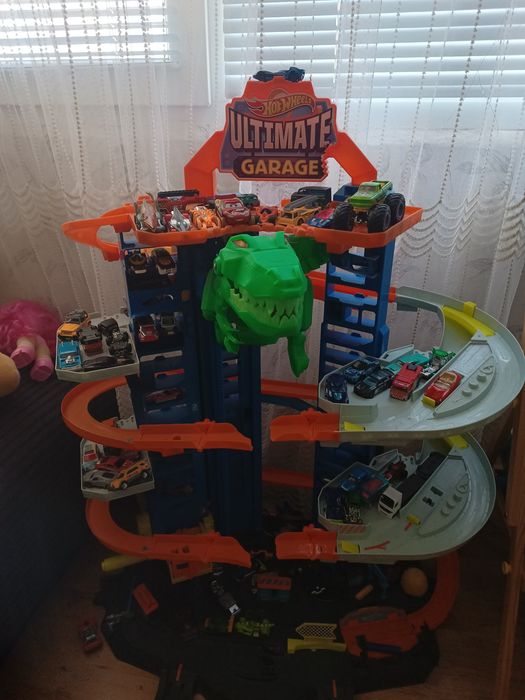 Hot wheels ultimate garage