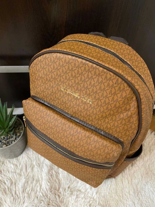 Стилна дамска раница Michael Kors - Нова.