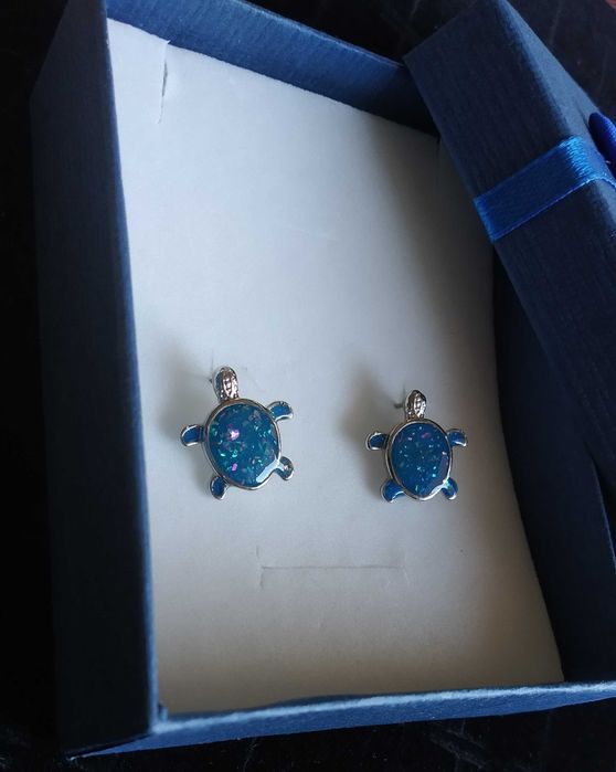 Нови, сребърни обеци.12 различни модели.  В кутия за подарък.