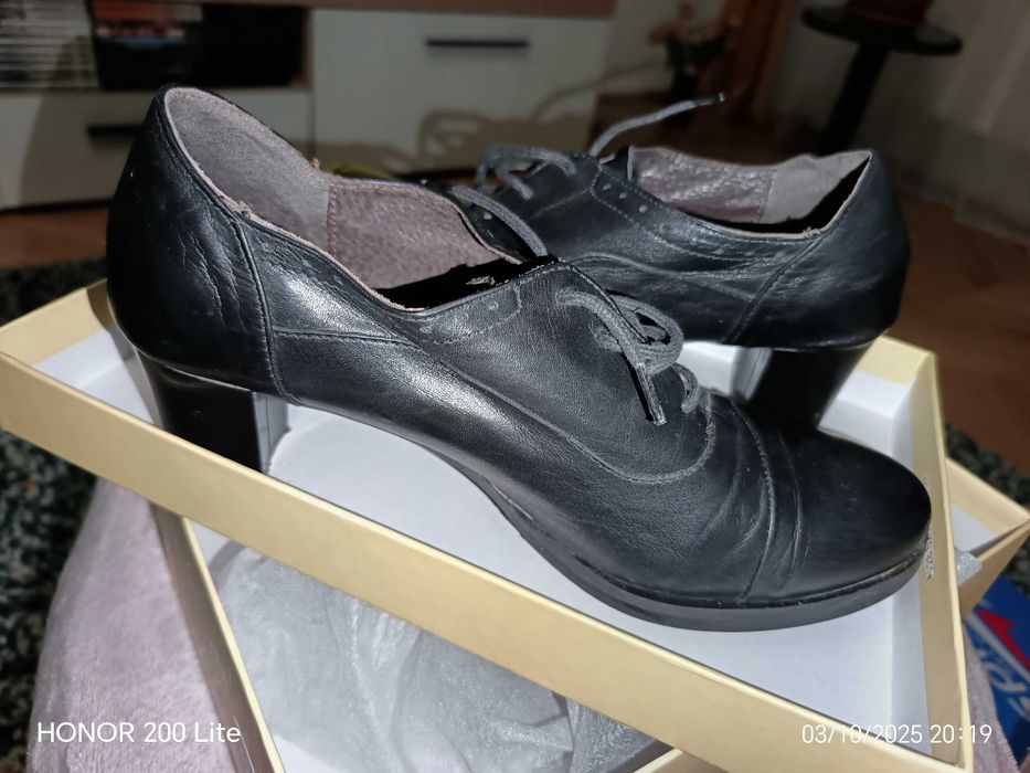 Ghete dama din piele