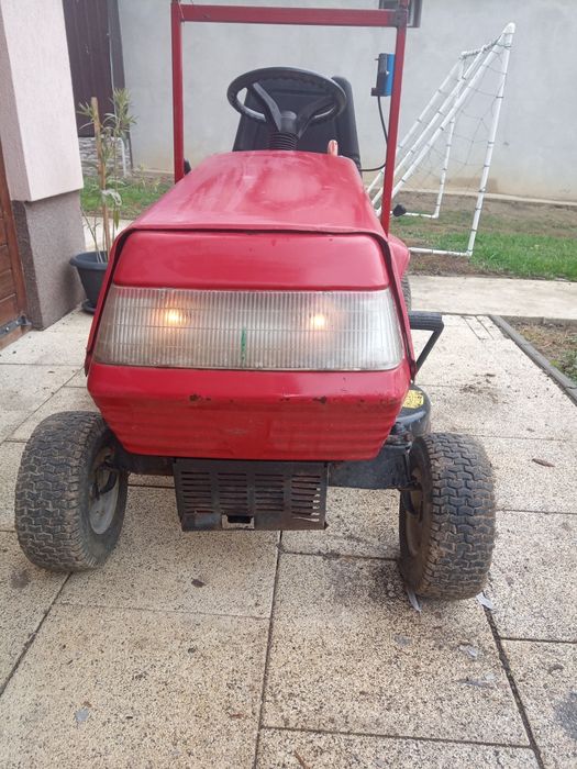 Tractoras tuns gazon