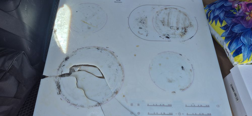 Продам стеклокерамическую поверхность на запчасти.