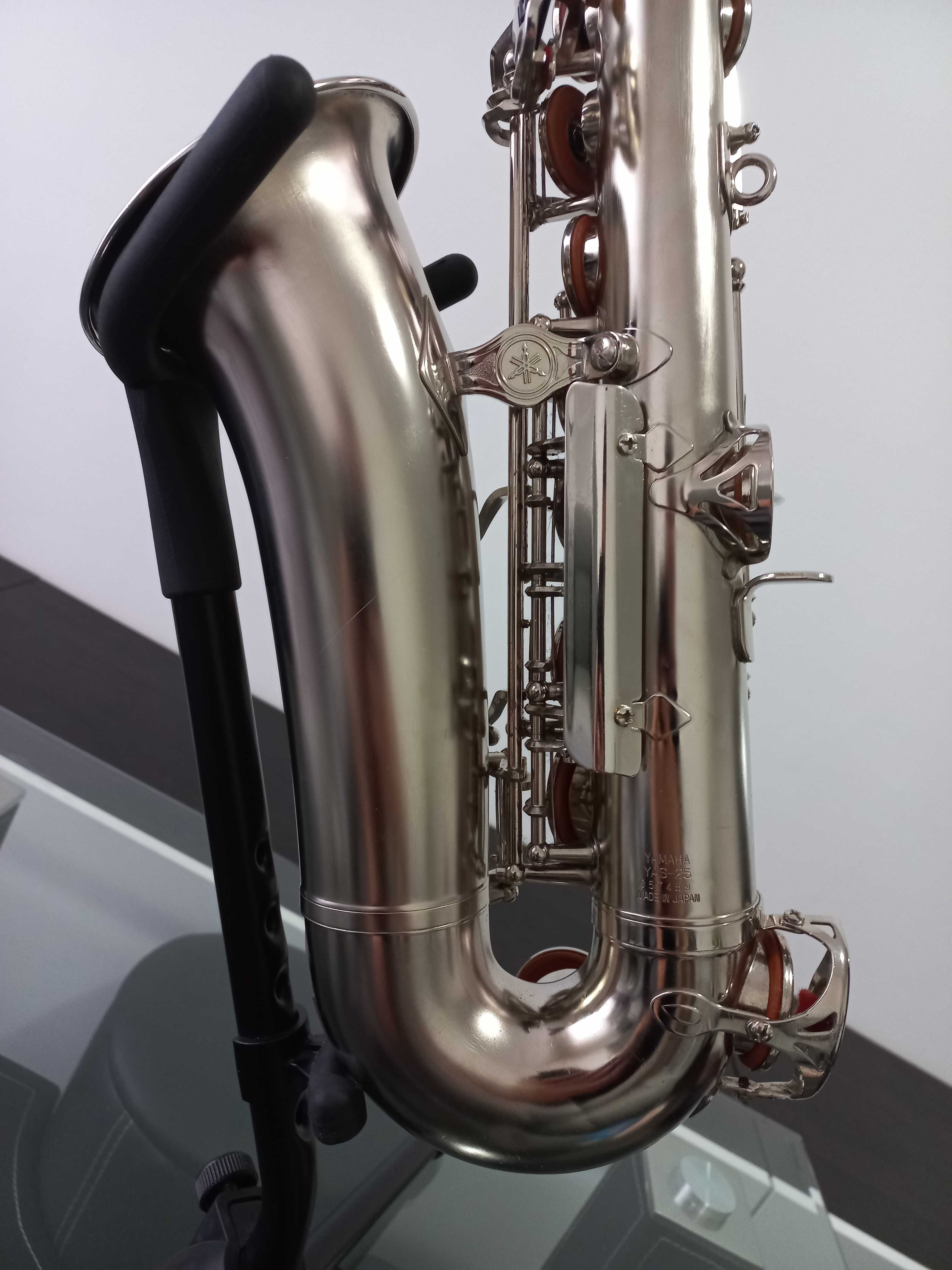 Saxofon Yamaha yas 25 argintat FARA ZGARIETURI