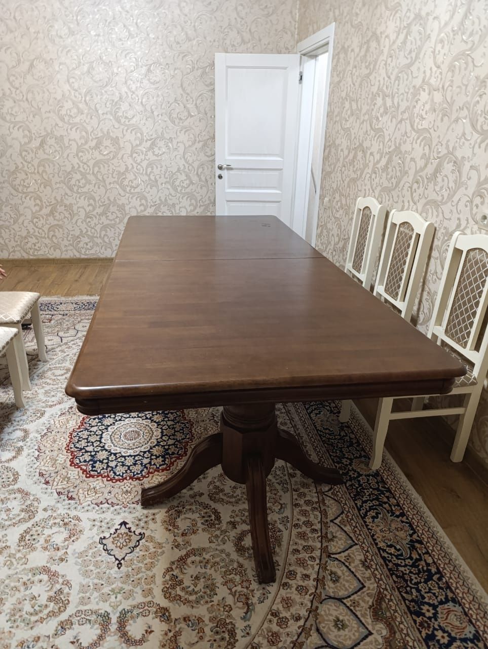 Стол для гостиной,  раздвижной, б/у.