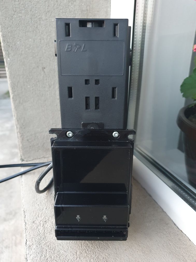 Cititor acceptor bancnote ict p77 și bv 100