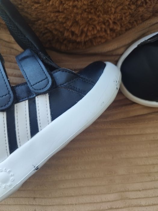 Încălțăminte negre mari 27 mici defecte se vad în poze