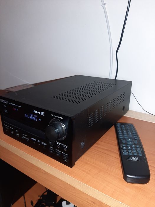 Amplituner TEAC.