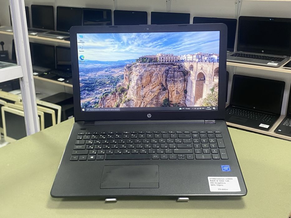 HP Celeron N3060 / 4GB / SSD 128GB. Быстрый для учебы и офиса.