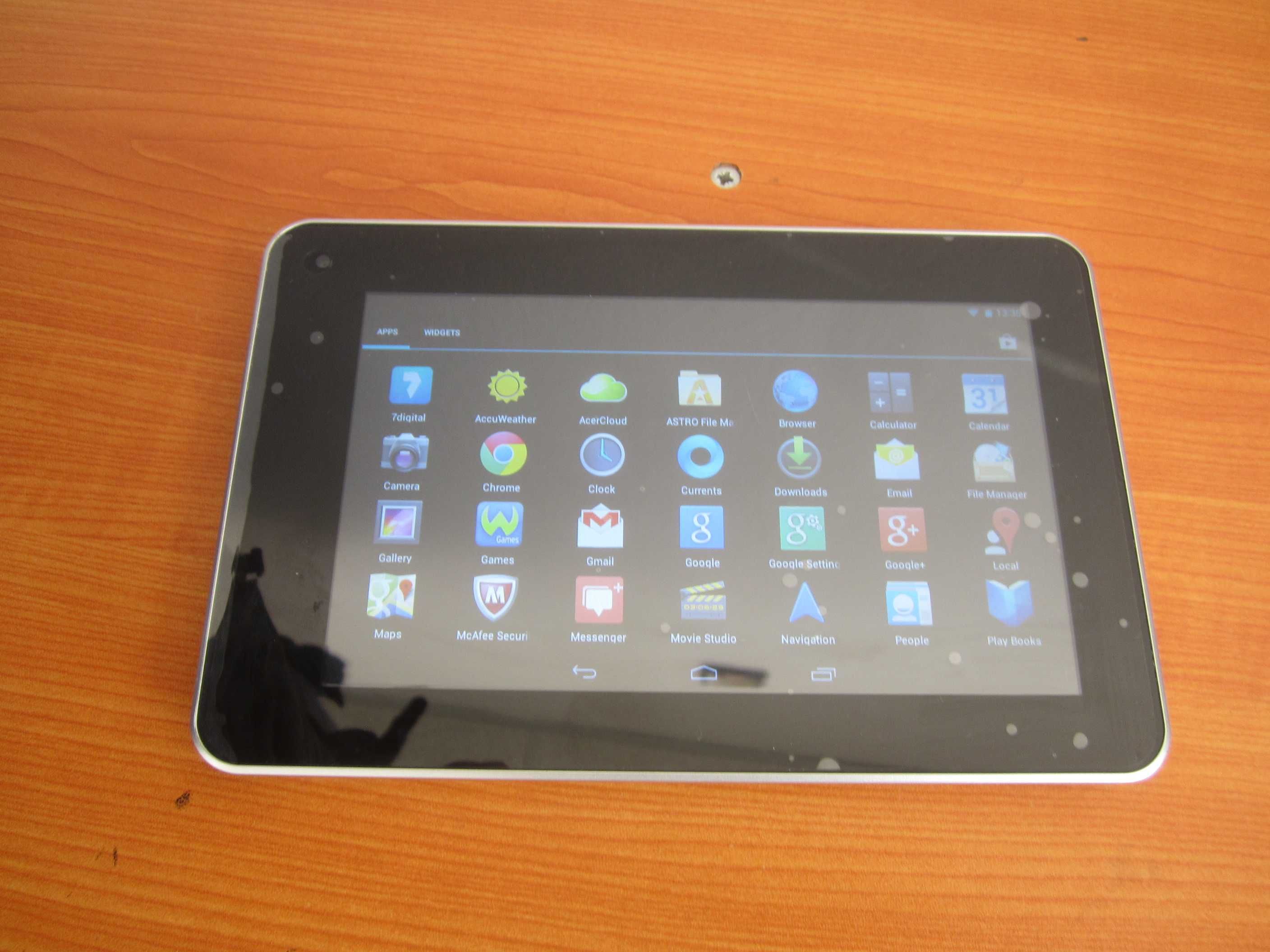 Таблет Acer Iconia B1-710 8GB, бял