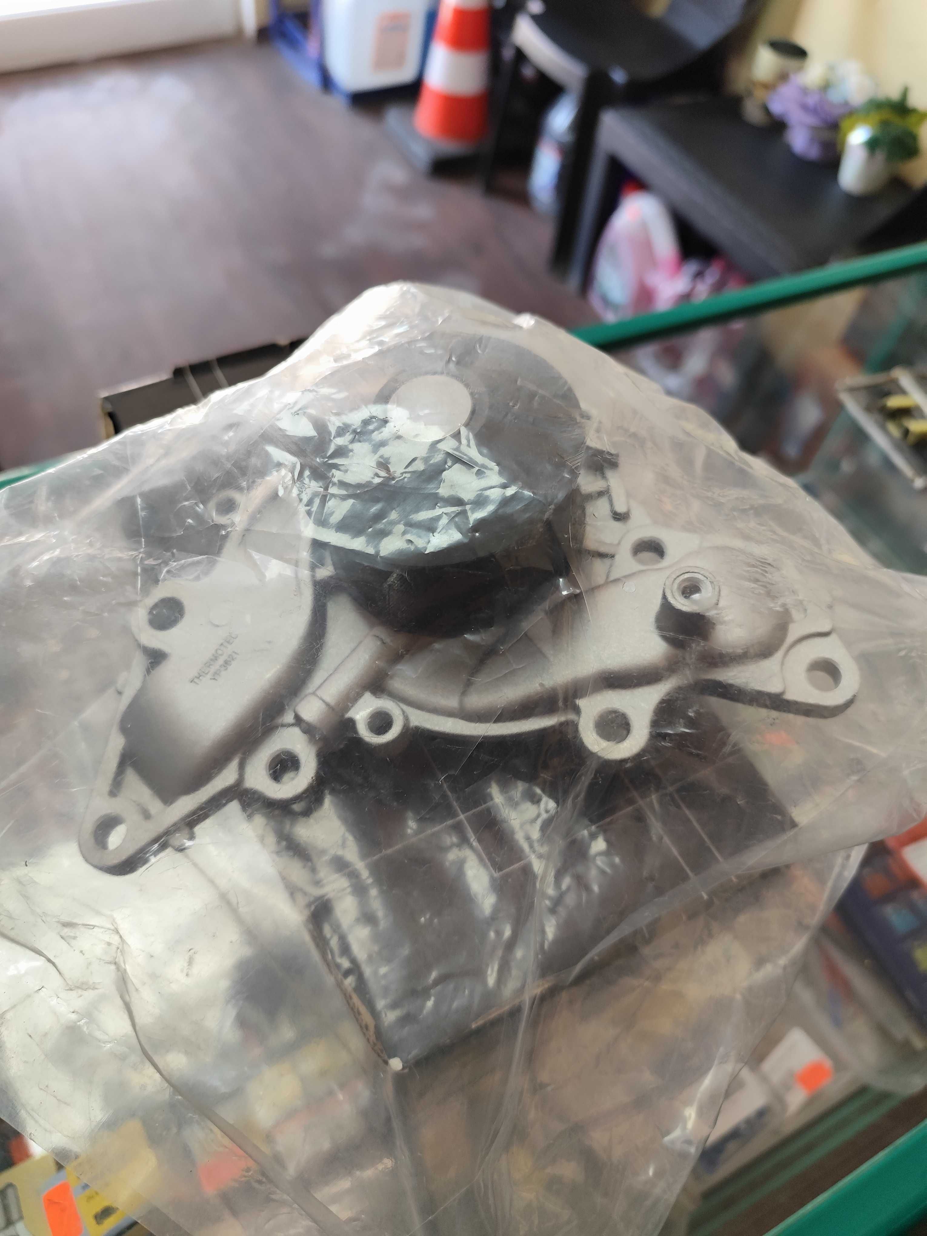 Водна помпа Mitsubishi Pajero