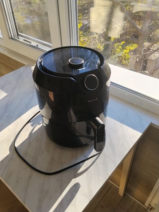 Продавам фритюрник Tefal Easy Fry Classic XL