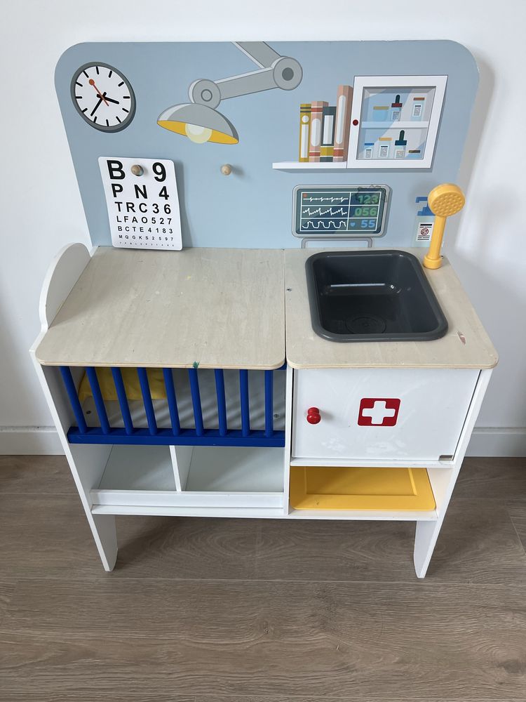 Детска играчка болница за животни, кукли Ikea Flisat дървена къща