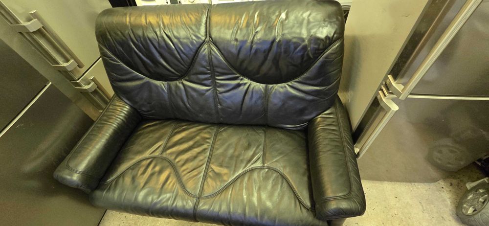 Луксозен Двуместен Диван от Естествена Кожа - Удобство и Класа