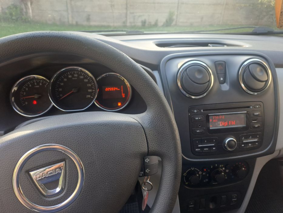 Vând Dacia sandero an 2013  motor 1,2 benzina plus gpl