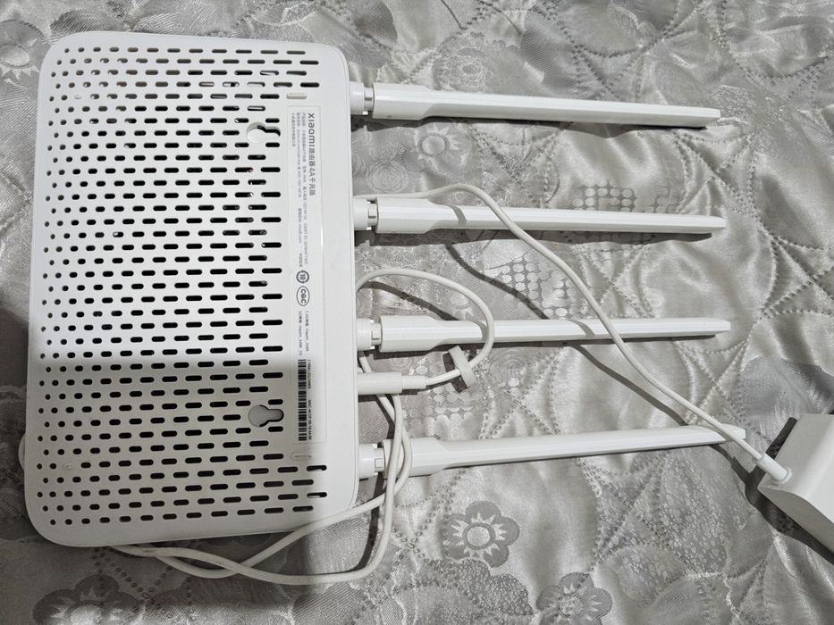 Продаю Wi-Fi роутер Xiaomi Mi Router 4A Gigabit Edition в отличном сос