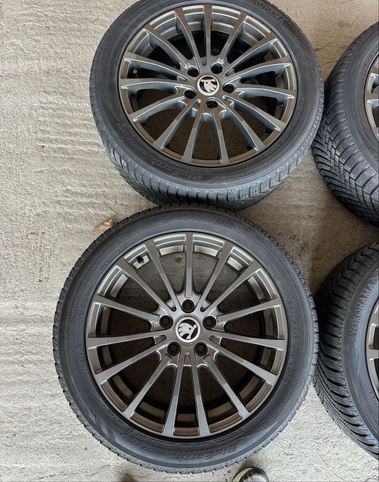 Джанти Skoda с зимни гуми Yokohama 225/45/17 DOT1824 на 1 зима