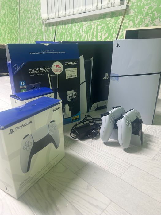 Sony PlayStation 5 Slim Digital Edition + зарядная станция + геймпад +