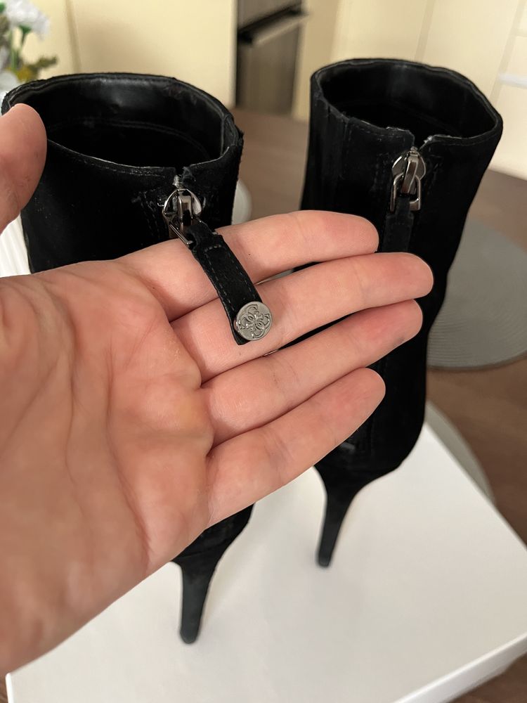 Обувки Guess на висок ток