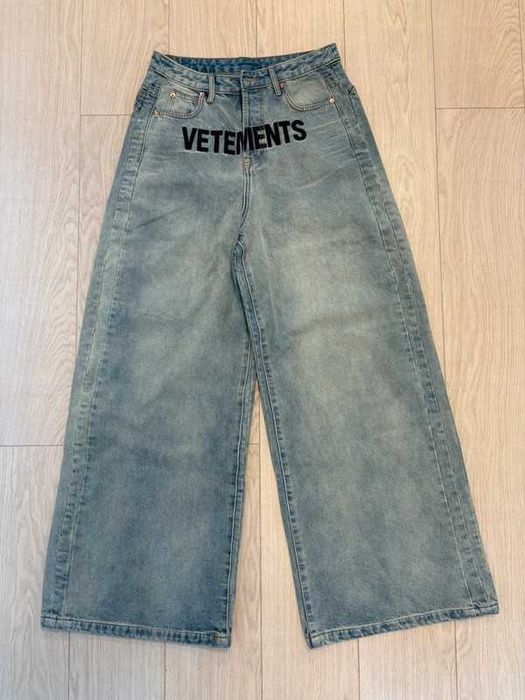 Vetements Embroidered Logo Baggy Jeans 2801 Denim Light Blue