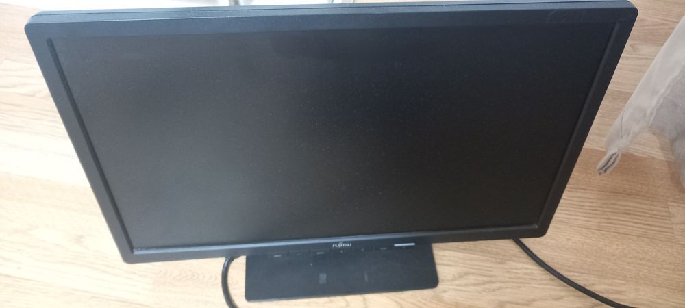 монитор для пк (с шнурами)