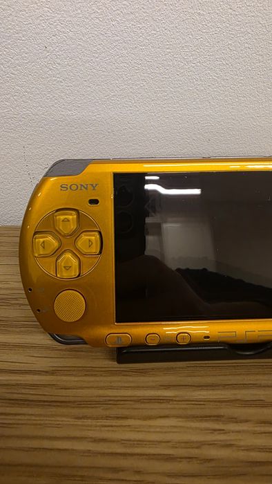Vand consola Sony PSP 3000, editie speciala, in conditie foarte buna.