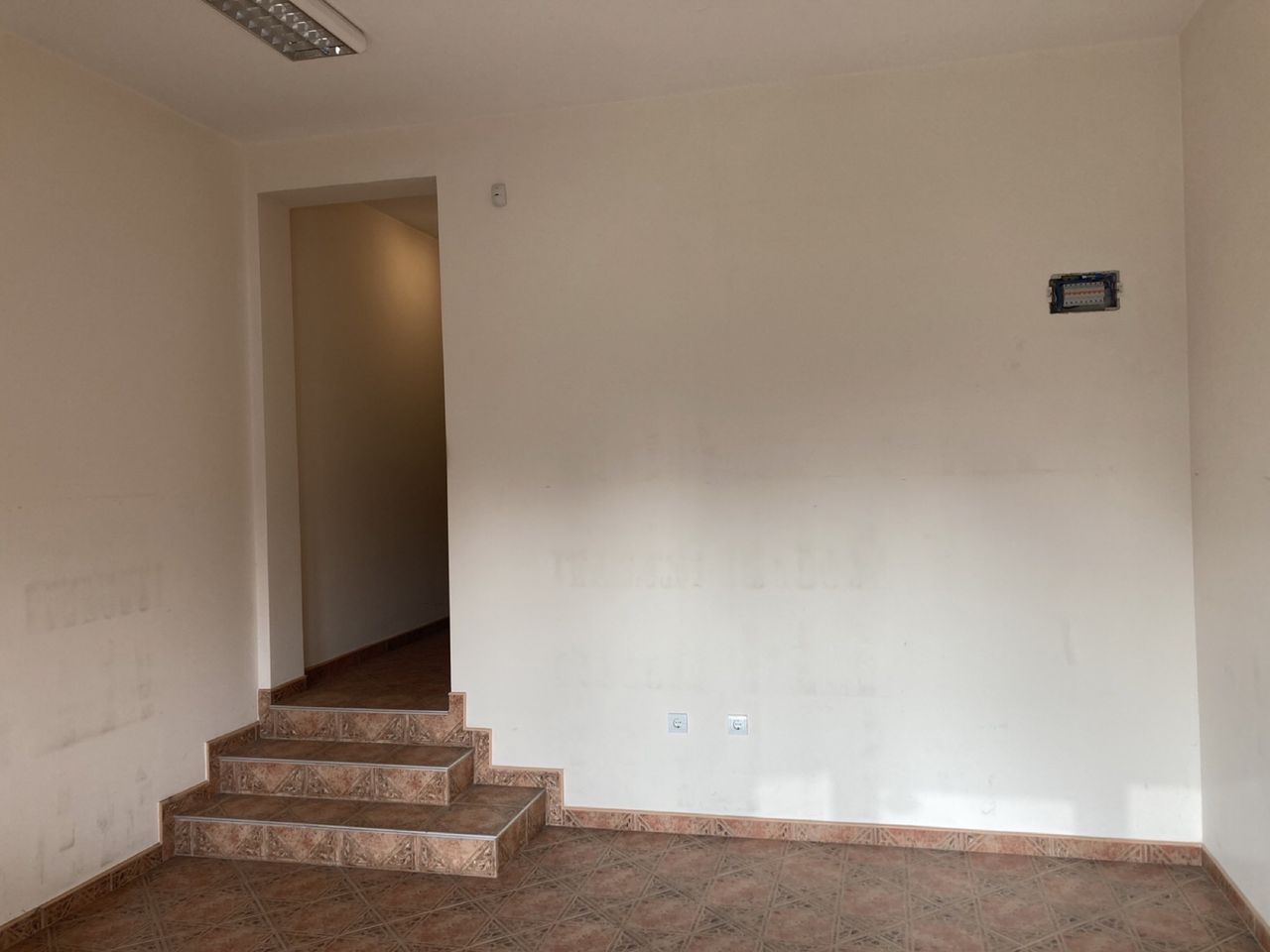Дава се под наем Офис в с. Желява, Област София-град - 53 кв.м за 459 € - Снимка #4