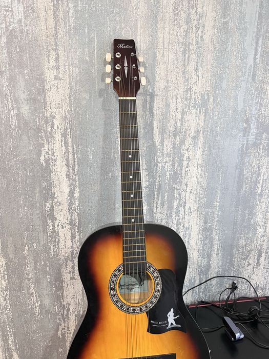 Продам гитару в хорошем состояний