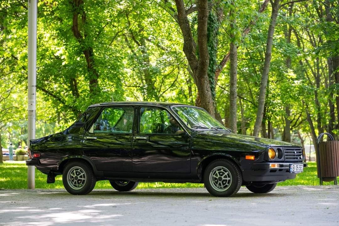 Inchiriez Masina de epocă Dacia 1310 pentru Evenimente Nuntă Filmări