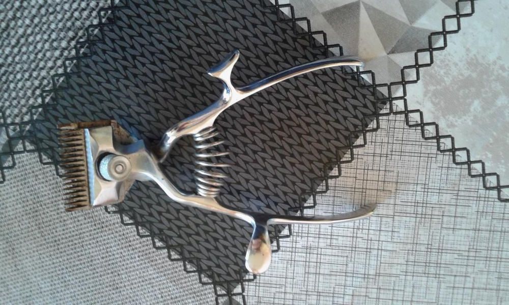 Машинка за мелене и точене,стар метър и машинка за подстригване