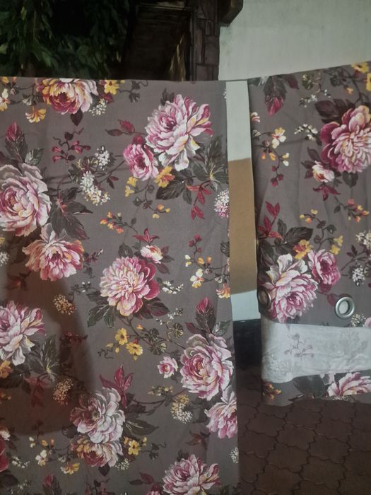 Vând 2 draperii noi Sofia