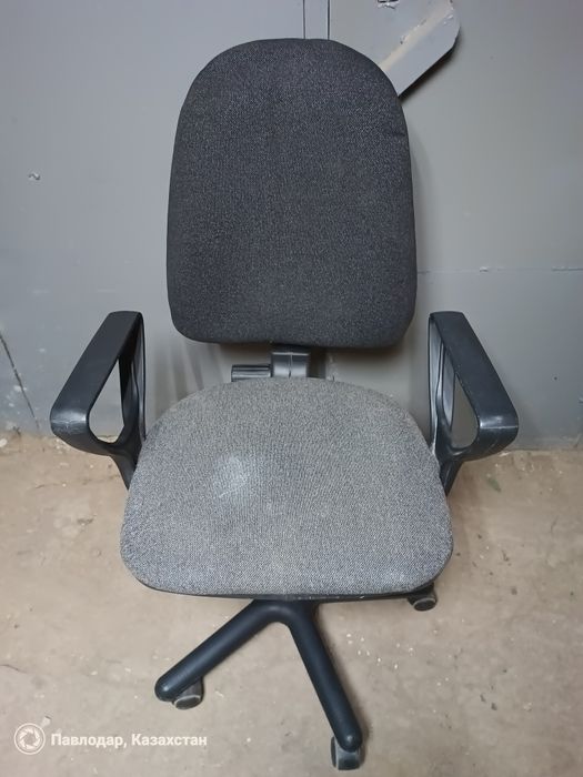 Стул  офисный .   Газлифт. Крестовина.
