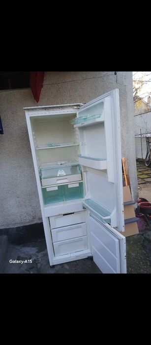 Frigider funcțional cu congelator