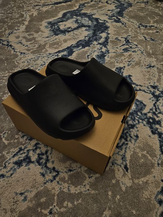 yeezy slides negri