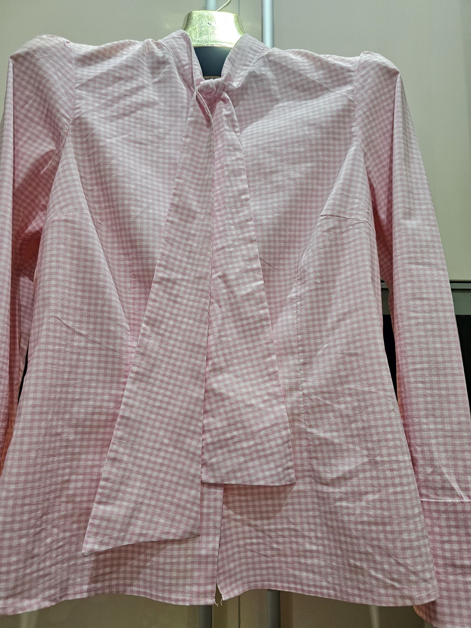 Bluza alba Urma si camasa roz cu funda