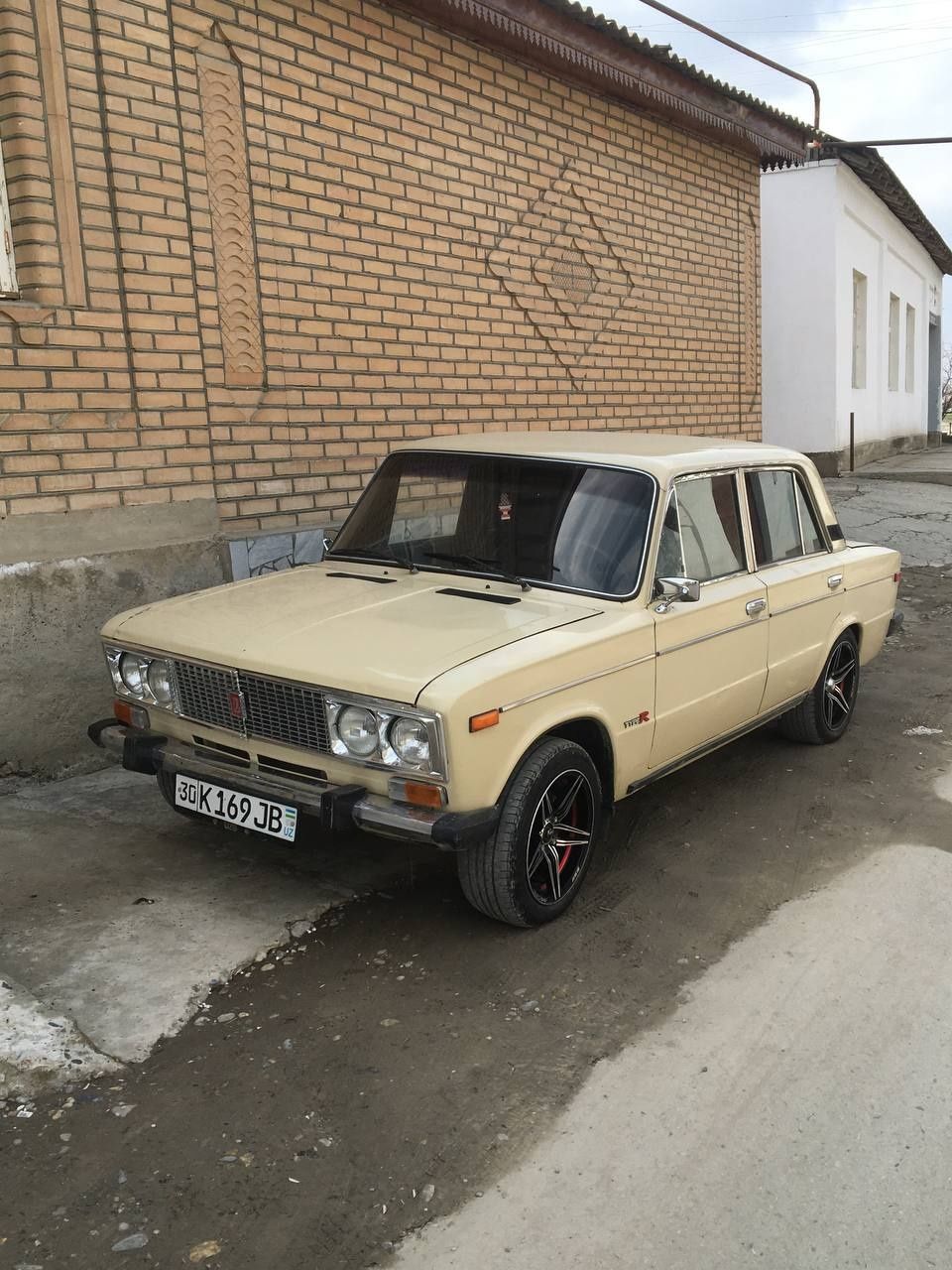 Vaz 2106 sotiladi