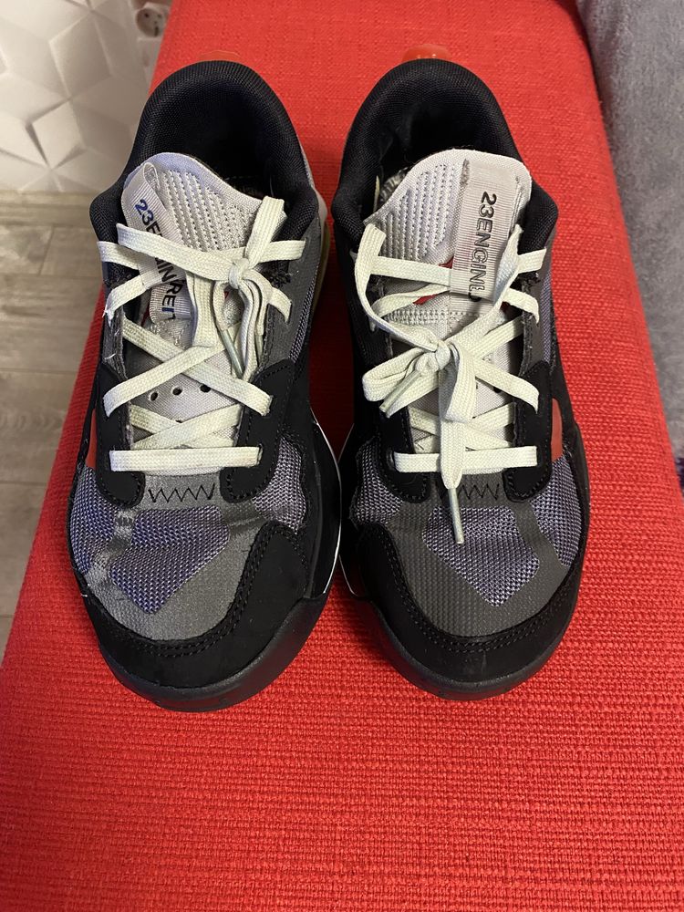 De vanzare adidasi jordan nr 39,5