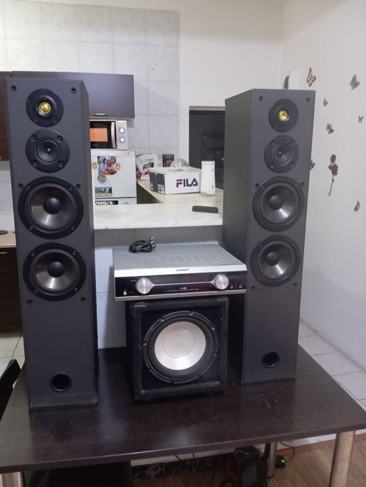 Sistem audio cu subwoofer boxe Sony și statie bluetech plus toate cabl