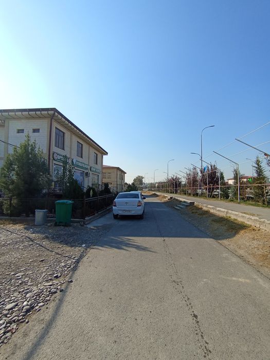 Yer sotiladi yoʻl ustida